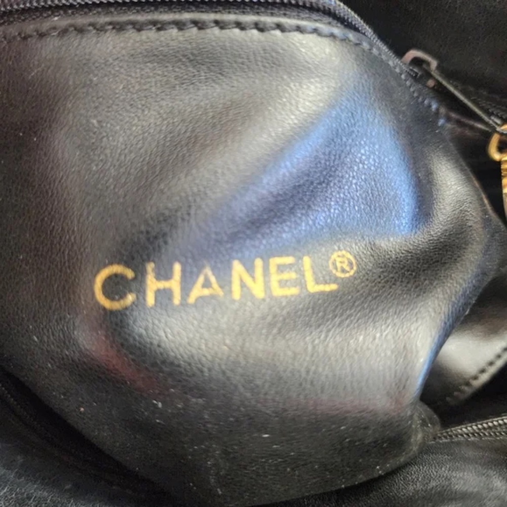 Authentic vintage CHANEL black quilted Matelasse lambskin tote bag with COA - Picture 8 of 16